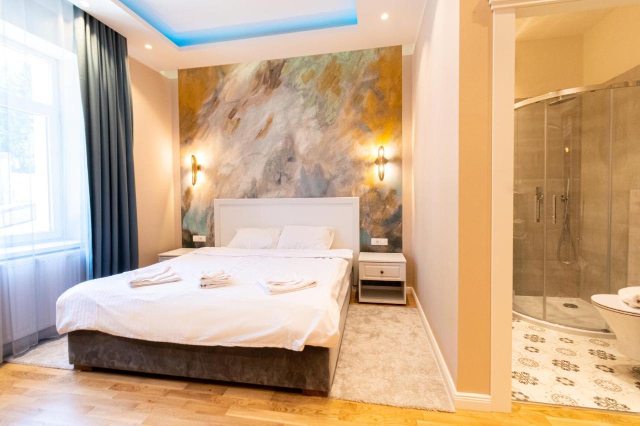 Black Gate - Quiet Studio In The Heart Of Old Town With Free Private Secured Parking Brașov Exterior foto