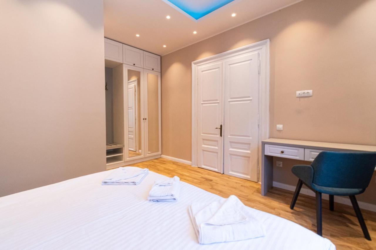 Black Gate - Quiet Studio In The Heart Of Old Town With Free Private Secured Parking Brașov Exterior foto