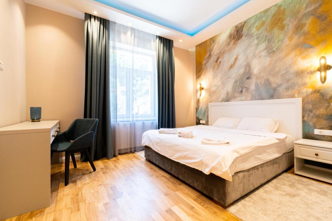 Black Gate - Quiet Studio In The Heart Of Old Town With Free Private Secured Parking Brașov Exterior foto