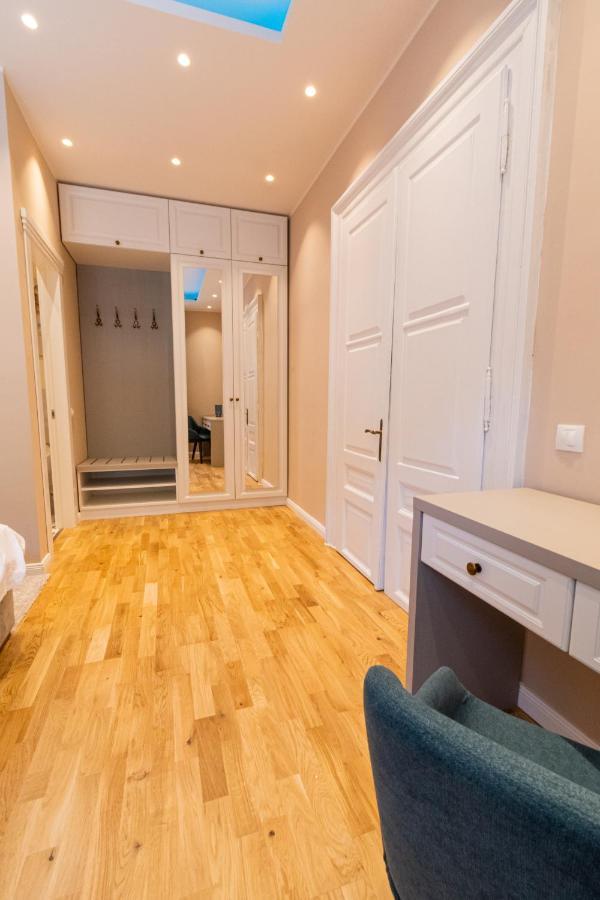 Black Gate - Quiet Studio In The Heart Of Old Town With Free Private Secured Parking Brașov Exterior foto