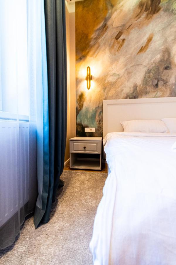 Black Gate - Quiet Studio In The Heart Of Old Town With Free Private Secured Parking Brașov Exterior foto