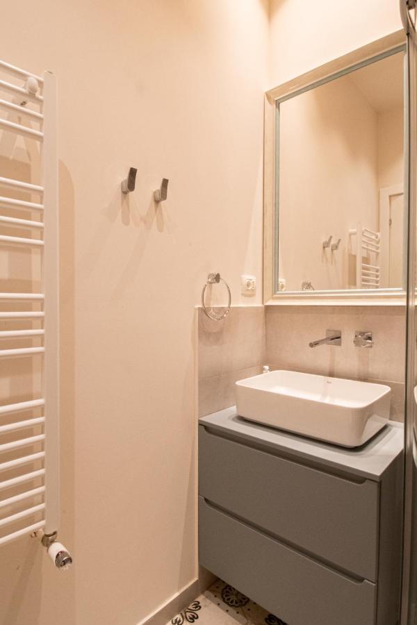 Black Gate - Quiet Studio In The Heart Of Old Town With Free Private Secured Parking Brașov Exterior foto