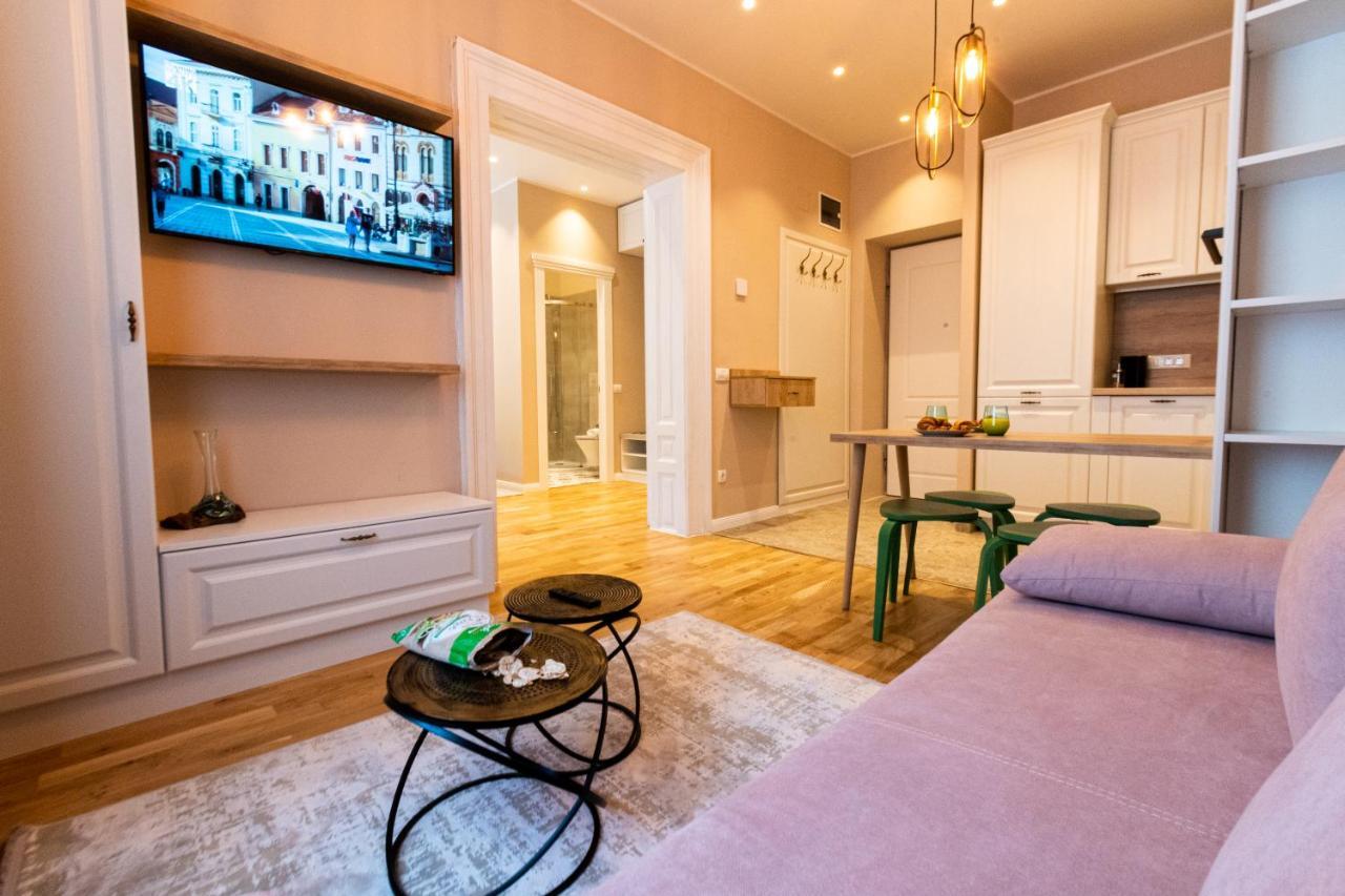 Black Gate - Quiet Studio In The Heart Of Old Town With Free Private Secured Parking Brașov Exterior foto